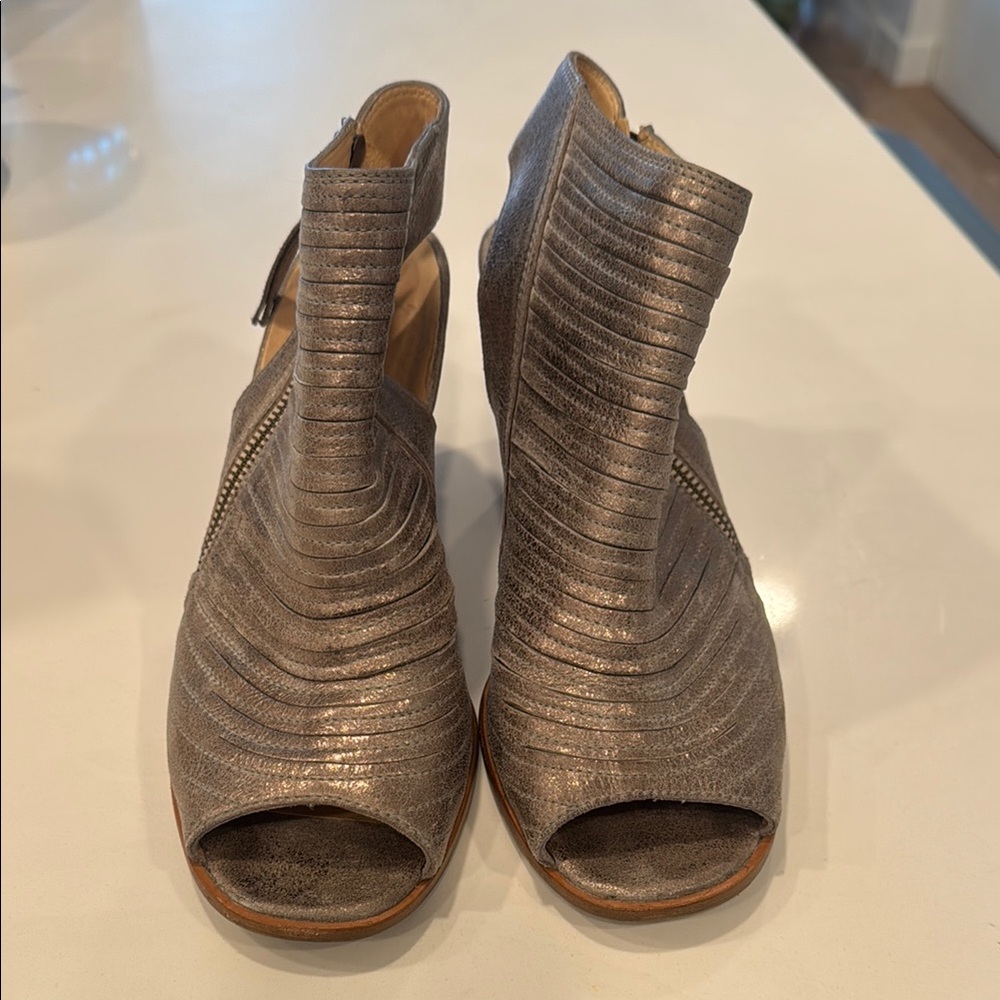 Women's Metallic Paul Green Shoes